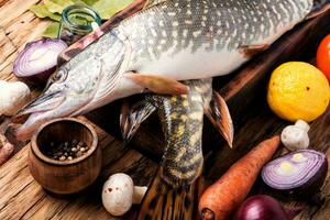 peixe pique em a cozinha borda foto