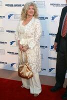 connie Stevens A chegar às a 2008 herói prêmios às a universal Hilton los angeles ca Junho 6 2008 foto