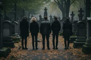 uma grupo do jovem pessoas dentro uma cemitério olhando às a lápides ai gerado foto