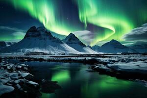 aurora boreal dentro Islândia com neve coberto montanhas e reflexão ai gerado foto