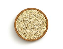 de madeira tigela do Quinoa sementes isolado em branco fundo, topo Visão foto