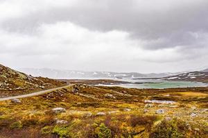 panorama do lago vavatn em hemsedal, noruega foto