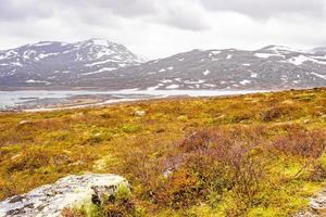 panorama do lago vavatn em hemsedal, noruega foto