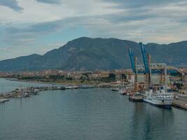 a cidade do palermo dentro itlaly foto