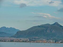 a cidade do palermo dentro itlaly foto