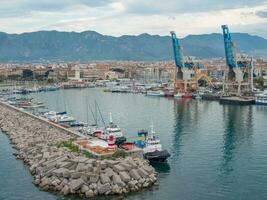 a cidade do palermo dentro itlaly foto