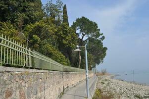 lago garda dentro sirmione foto