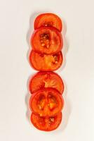 vegetal cultura rico dentro vitaminas tomate. fresco e suculento vegetariano saúde produtos foto