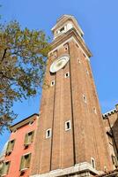 a relógio torre do a san Giovanni basílica dentro Veneza foto