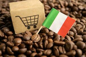 Itália bandeira em café feijão, importar exportação comércio conectados comércio conceito. foto