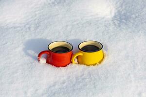 café dentro uma copo em a fundo do uma inverno tema foto