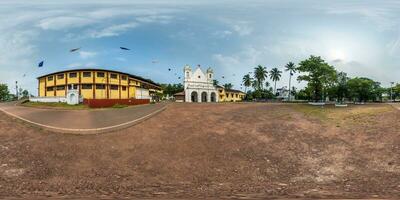 cheio hdri 360 panorama do português católico Igreja dentro selva entre Palma árvores dentro indiano trópico Vila dentro equirretangular projeção com zênite e nadir. vr ar conteúdo foto