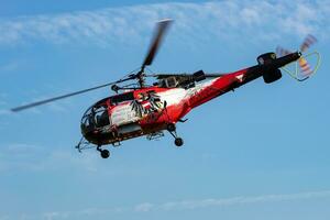 austríaco ar força aeroespacial alouette iii. militares transporte helicóptero às ar base. aviação e helicóptero. transporte e transporte aéreo. militares indústria. mosca e vôo. foto