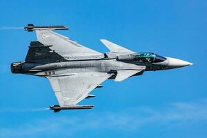 húngaro ar força saab jas 39 gripen. militares lutador jato avião às ar base. voar Operação. aviação e aeronaves. ar defesa. mosca e vôo. foto