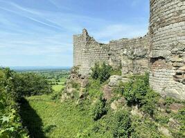 Cheshire dentro a Reino Unido dentro pode 2023. uma Visão do abelha castelo em uma ensolarado dia foto