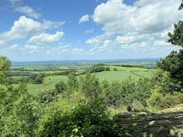 uma vista da zona rural de cheshire em peckforton hills foto