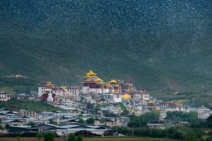 songzanlin mosteiro é a maior tibetano budista mosteiro dentro Yunnan província dentro Shangri-lá, Yunnan, China. foto