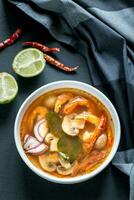 tailandês tom yum sopa foto