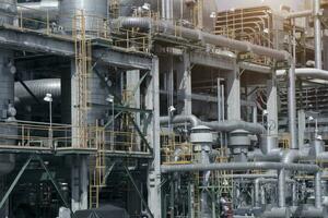 vista industrial na planta de refinaria de petróleo forma zona da indústria foto