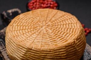 delicioso Difícil construir queijo fez a partir de vaca ou bode leite foto