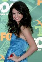 selena Gomez A chegar às a adolescente escolha prêmios 2008 às a universal anfiteatro às universal estúdios dentro los angeles ca agosto 3 2008 foto