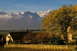 Yvorne, dentro vaud, suíço foto