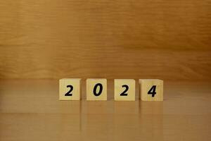 anual calendário do de madeira cubos para a ano 2024 foto