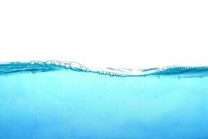 a superfície do a água. branco fundo. movimento. fechar-se visualizar. foto