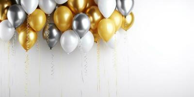 ai gerado ai geração. branco, ouro e prata balões em branco fundo. feriado e foto