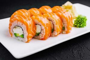 Sushi lista Filadélfia com salmão foto