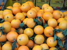laranjas no mercado foto