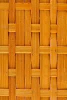 uma fechar acima do uma bambu parede com uma padronizar foto