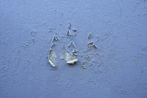 textura de parede de concreto com tinta de cor branca rachada, piso de cimento com superfície de concreto áspera quebrada, fundo cinza claro com gesso na parede do prédio, fundo de pano de fundo da parede exterior com espaço de cópia foto