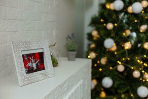 foto quadro, Armação dentro frente do Natal árvore em vivo quarto