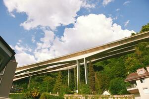 a viaduto de descontrair é uma viaduto dentro Suíça localizado dentro veytaux para a sudeste do Montreux. foto