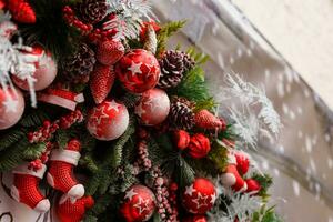 Natal decoração do azevinho baga e pinho cone foto