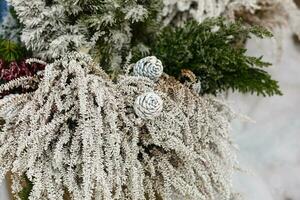 Natal fundo com decorativo estrela, abeto galhos e pinho cones foto