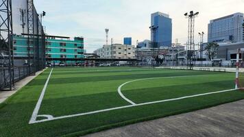 esporte futebol futebol verde quadra campo jogos estádio Relva fundo objetivo equipe concorrência jogar arena campeonato bola Combine Parque infantil construção liga noite atividade torneio jogador evento céu foto