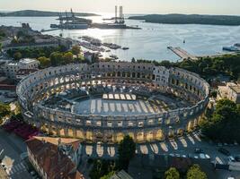 atrasado tarde tiro do pula arena a partir de a zangão foto