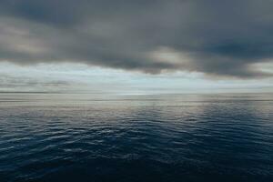 calma águas do pacífico oceano foto