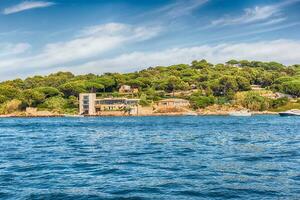 Visão do a litoral perto saint Tropez, cote d’azur, França foto