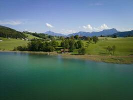 paisagens às a Maravilhoso local lazer área às a ir ver dentro Áustria foto