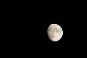 cheio lua brilhante dentro a outono céu dentro Pensacola florida, Unidos estados Outubro 23 2023 foto