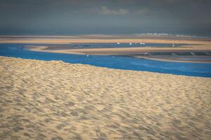Visão a partir de a Altíssima duna dentro Europa - duna do pyla pilato, Arcachon baía, aquitânia, França foto