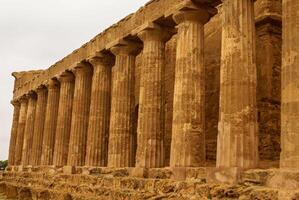 a ruínas do têmpora do concórdia, vale do templos, Agrigento, Sicília, Itália foto