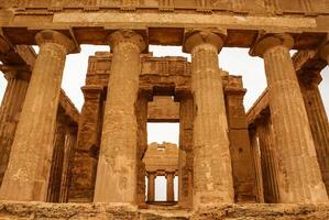 a ruínas do têmpora do concórdia, vale do templos, Agrigento, Sicília, Itália foto