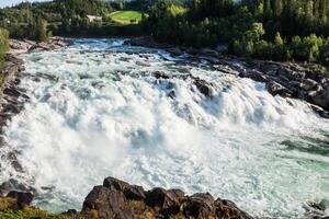 cascata dentro norte Noruega foto