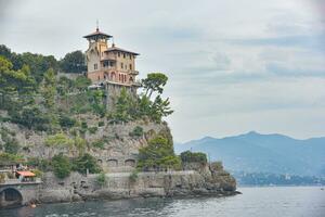 Visão para mais grandioso palácios a edifícios para a a maioria modesto apartamentos, portofino, Itália foto