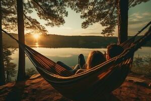 ai gerado jovem casal relaxante dentro maca em uma lago costa às pôr do sol, uma pessoa vestindo virtual realidade copos, imerso dentro uma futurista, alta tecnologia ambiente, ai gerado foto