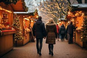 ai gerado casal caminhando em a Natal mercado dentro Vilnius, Lituânia, desfrutando Natal mercado, uma casal caminhando perto barracas, ai gerado foto